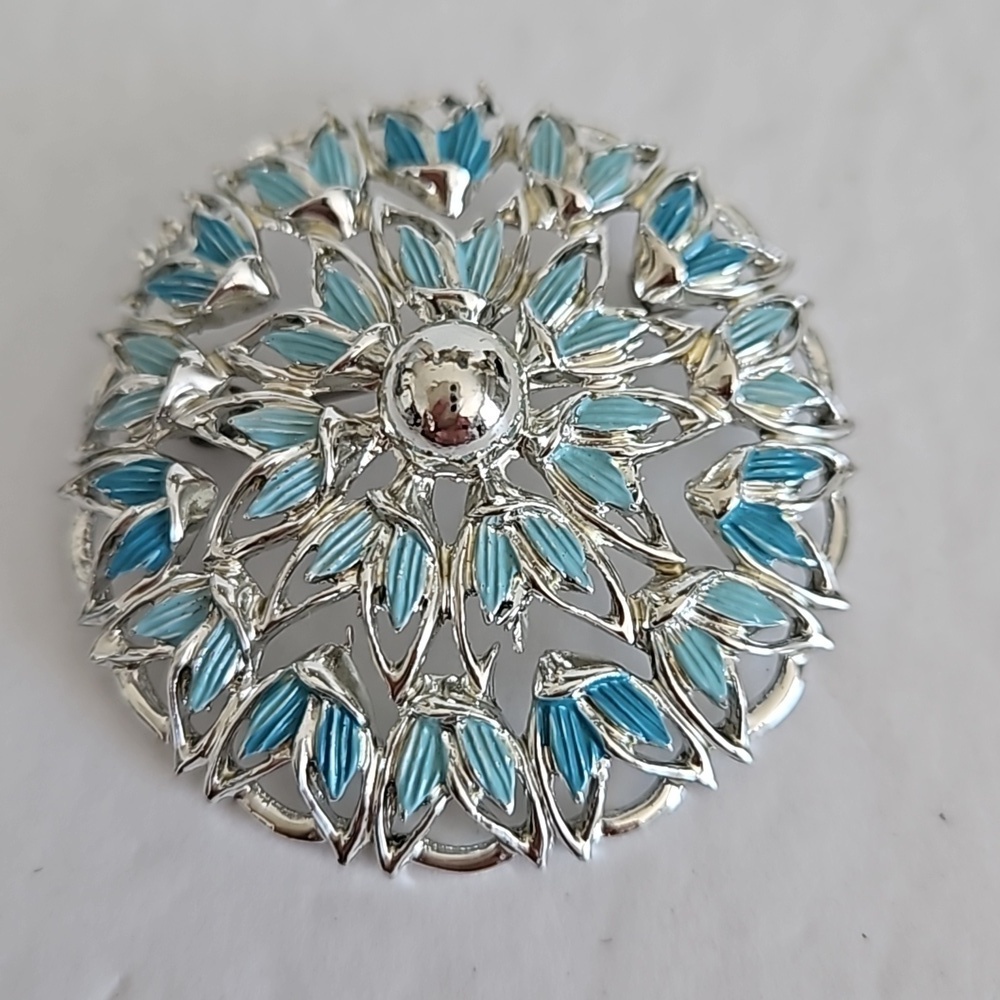 STAR Vintage Enamel 1 5/8"Dia. Silvertone Brooch